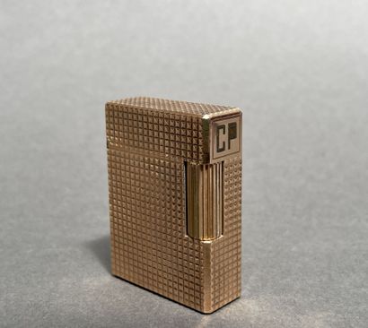 S.T. DUPONT
Gold-plated lighter with diamond-point...
