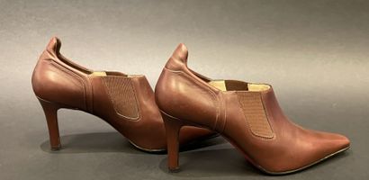 Christian LOUBOUTIN 
Brown leather low boots...