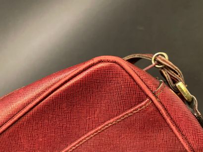 LANCEL 
Garnet leather shoulder bag, zipper...