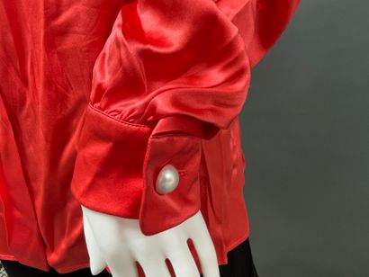 Yves SAINT LAURENT 
Coral-colored silk blouse
Size...