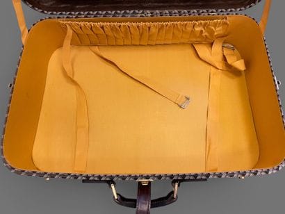 GOYARD
Set of 2 suitcases made of brown leather...