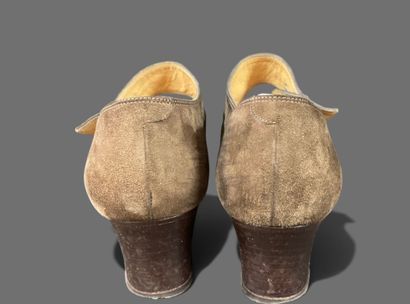 HERMES
Pair of brown suede Salomé shoes....