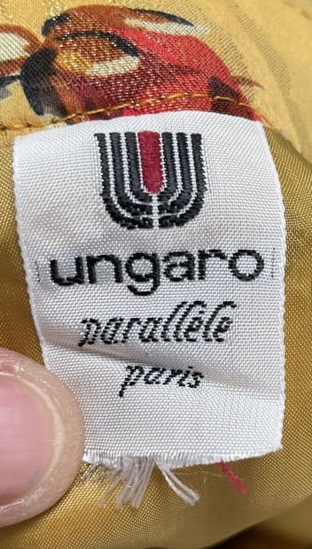 UNGARO Parallèle, Anonymous 
Set including...
