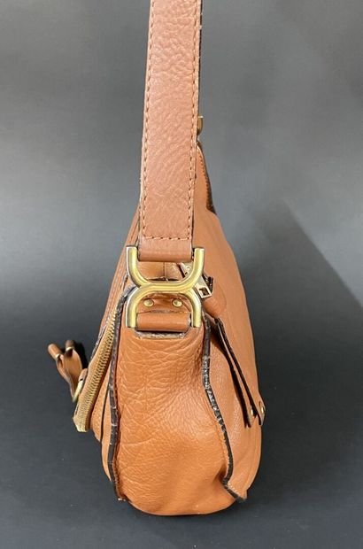 CHLOÉ 
Marcie bag in camel-colored grained...