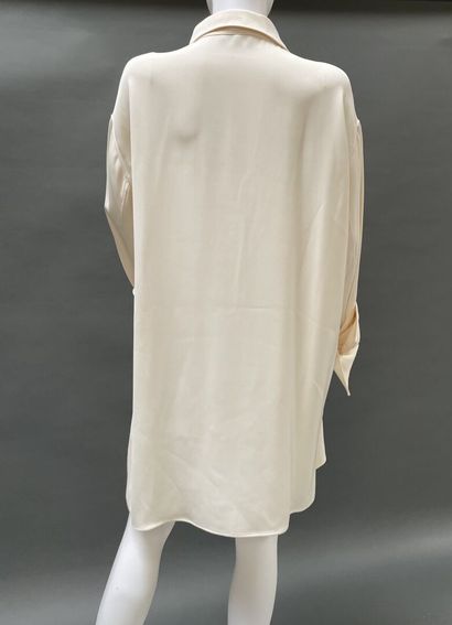 CELINE 
Long white silk crepe blouse, single-breasted,...
