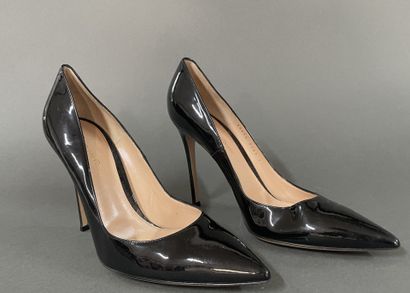 Gianvito ROSSI
Pair of pointed-toe patent...