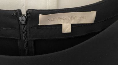 Vanessa BRUNO
Black wool dress with ruffles...