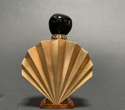 Collection of perfume bottles:
NINA RICCI,...