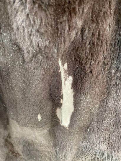 Yves SAINT LAURENT FUR
Brown leather coat...