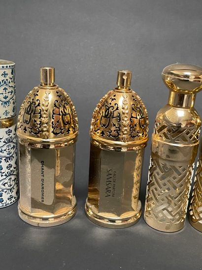 GUERLAIN
Set of spray bottles and empty ...