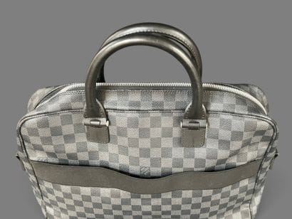 Louis VUITTON circa 2017 
