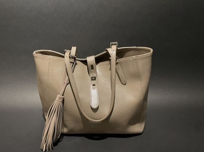 LANCASTER 
30-cm tote bag in taupe leather...