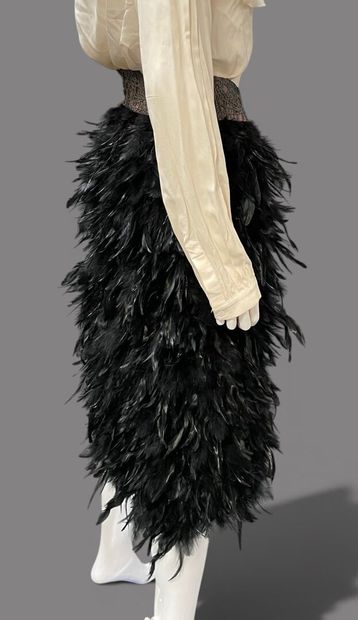 CELIA VELA PARA AGUA DE SEVILLA
Black feather...