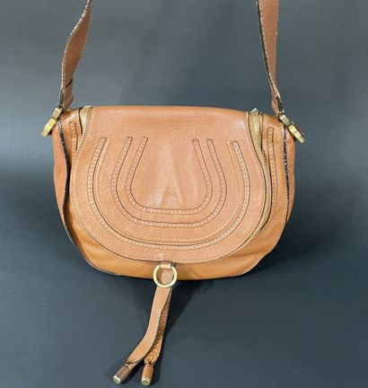 CHLOÉ 
Marcie bag in camel-colored grained...