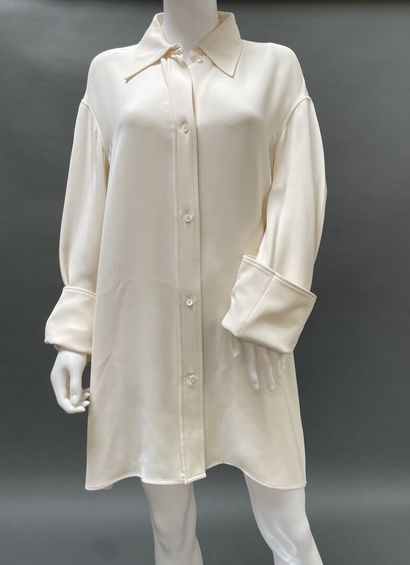 CELINE 
Long white silk crepe blouse, single-breasted,...