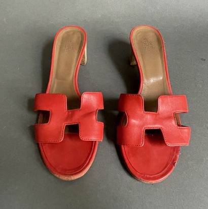 HERMES
Oasis sandals in orange leather, 5...