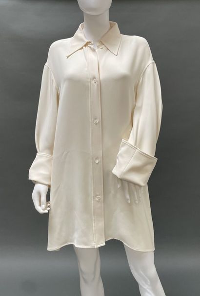 CELINE 
Long white silk crepe blouse, single-breasted,...
