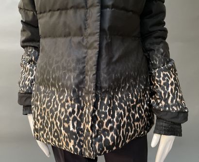 Paule KA
Black quilted nylon puffer jacket...