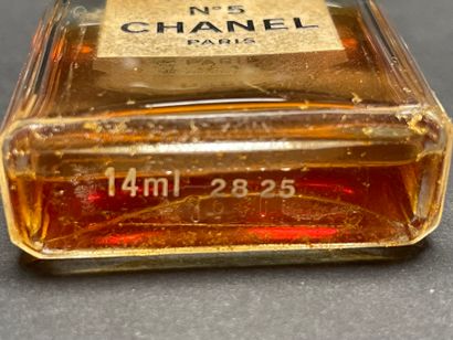 CHANEL
Perfume set:
-Cristalle Eau de Parfum,...