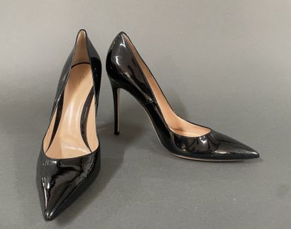 Gianvito ROSSI
Pair of pointed-toe patent...