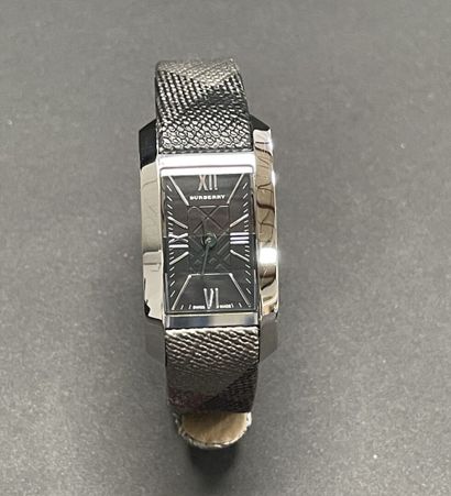 BURBERRY, Heritage
Quartz watch with a steel...