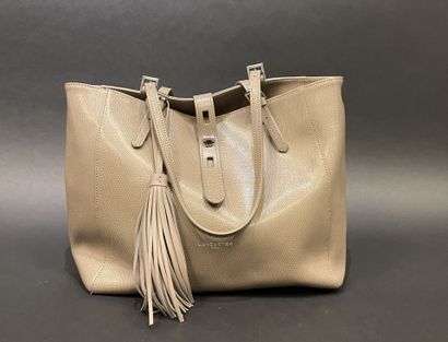 LANCASTER 
30-cm tote bag in taupe leather...