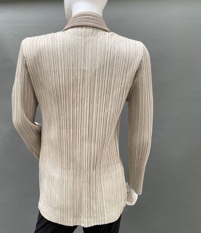 PLEATS PLEASE
Sand-beige pleated nylon jacket,...