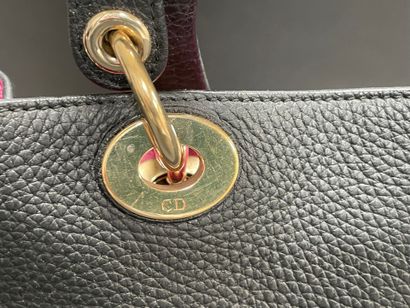 Christian DIOR
Black grained leather tote...