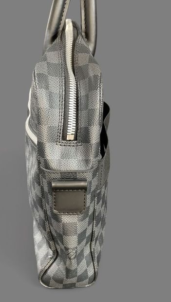 Louis VUITTON circa 2017 
