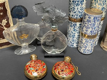 GUERLAIN
Set of spray bottles and empty ...