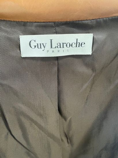 Guy LAROCHE
Camel-colored leather jacket