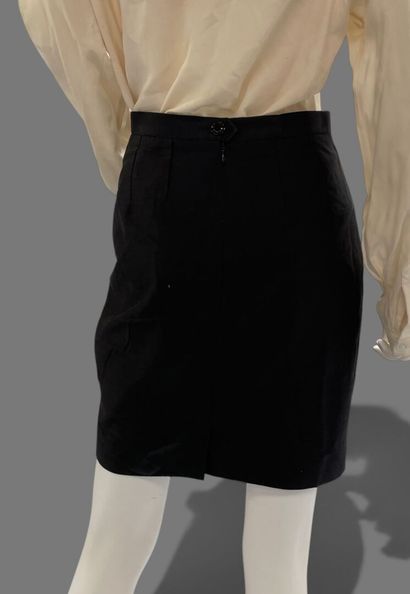 Christian DIOR No. 05384
Short skirt made...