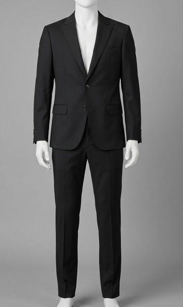 DOLCE & GABBANA Men 
Black wool suit. 
Italian...