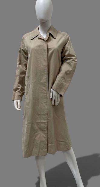 BURBERRYS
Beige cotton gabardine trench coat,...