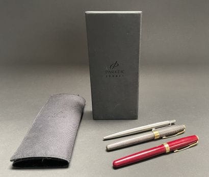 PARKER
-Parker Sonnet fountain pen, red lacquer...