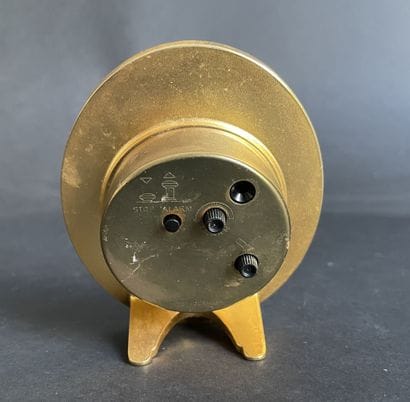 LANCEL
Oval-shaped alarm clock in green lacquer...
