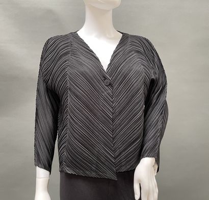 PLEATS PLEASE 
Black pleated jacket with...