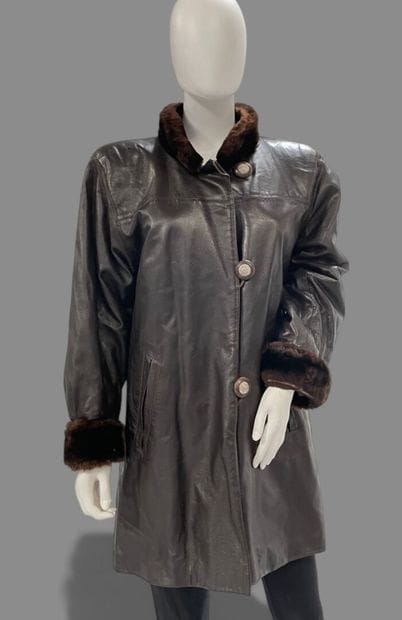 Yves SAINT LAURENT FUR
Brown leather coat...