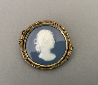 Romeo Jewelry
Round metal brooch featuring...