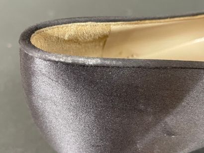 Christian LOUBOUTIN 
Pair of gray satin ballet...
