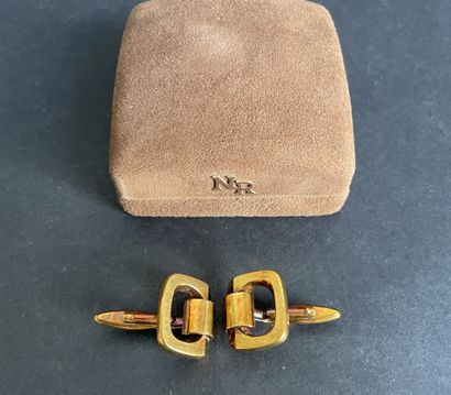 Nina RICCI
Pair of gold-plated cufflinks
In...