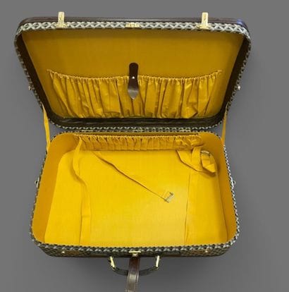 GOYARD
Set of 2 suitcases made of brown leather...