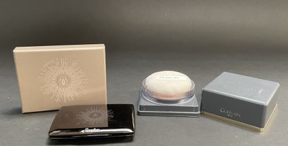GUERLAIN
Set consisting of a compact mirror...