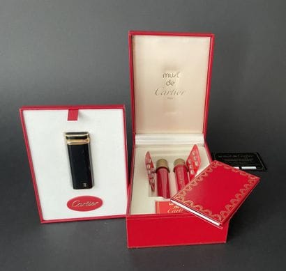 Must de CARTIER No. 21228M
Black lacquered...