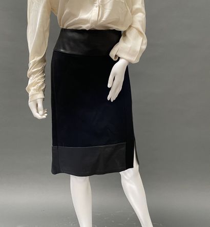 RALPH LAUREN
Black wool skirt accented with...