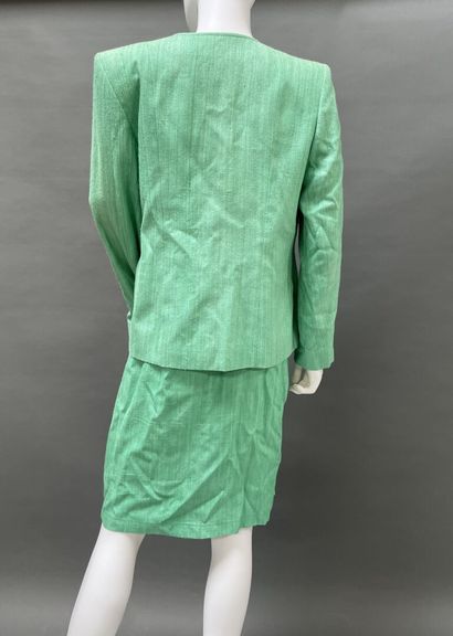 Yves SAINT LAURENT Variations
Almond-green...