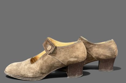 HERMES
Pair of brown suede Salomé shoes....