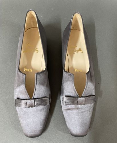 Christian LOUBOUTIN 
Pair of gray satin ballet...