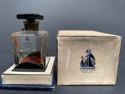 Assorted bottle set:
Annick GOUTAL, 
