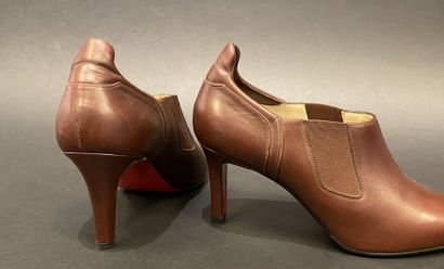 Christian LOUBOUTIN 
Brown leather low boots...